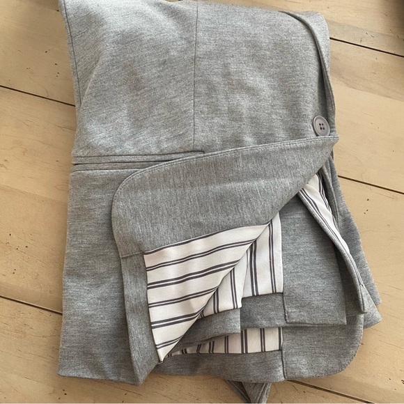 Adrianna Papell sweatshirt blazer size large, soft gray pinstripe lining NWOT - Picture 4 of 17